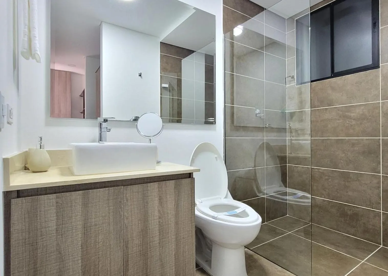 New Luxury 3 Bedroom Apartment In Great Area. Medellin Colombia
