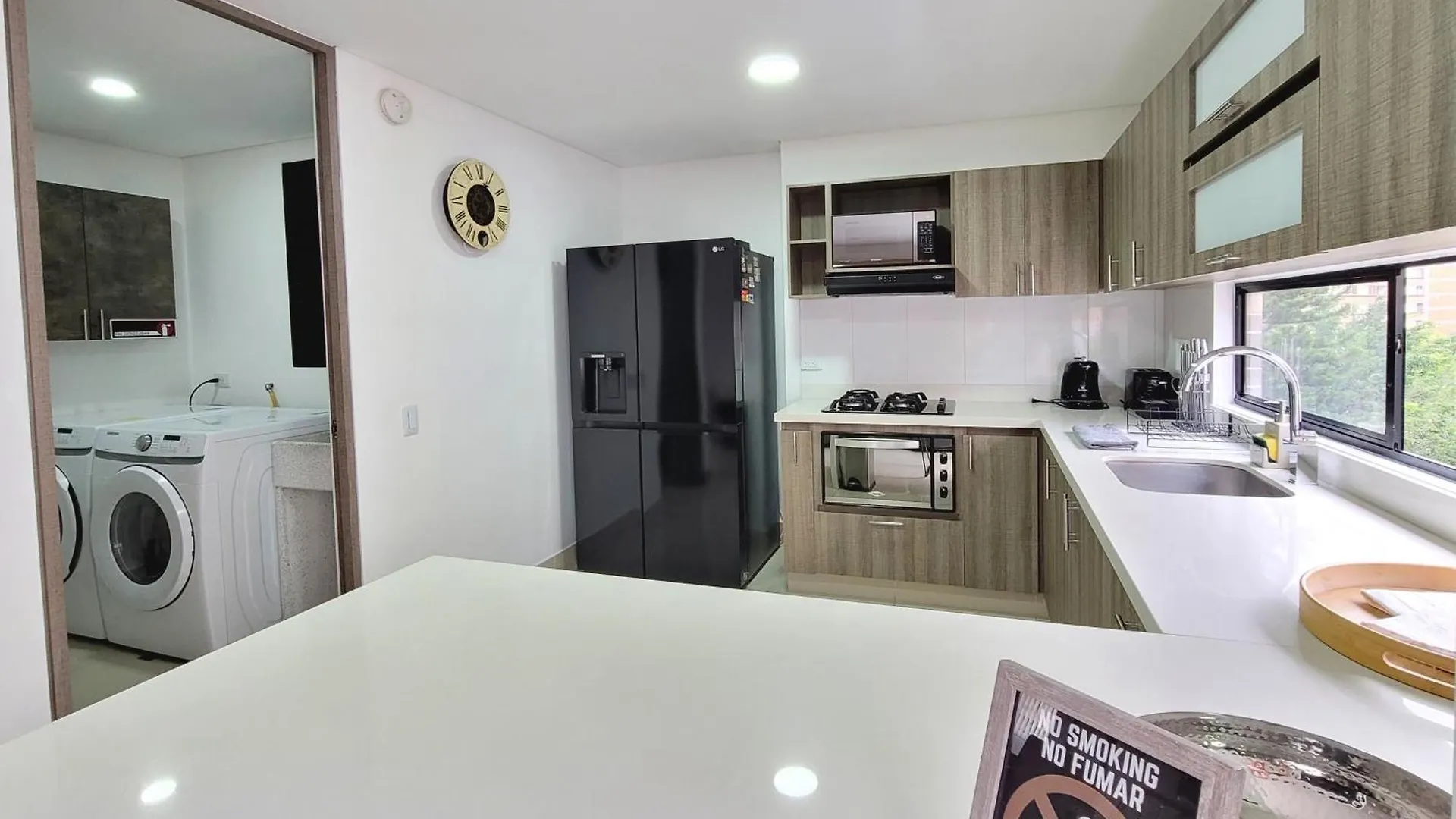 New Luxury 3 Bedroom Apartment In Great Area. Medellín 0*,  Kolumbia